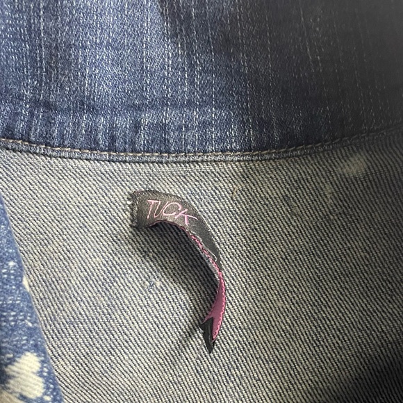 Tuck Studded Bleach-Splattered Lion Graphic Button Up Denim Jean Jacket - Picture 6 of 8